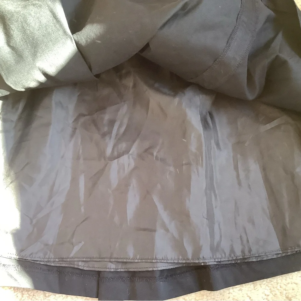 The Limited NWT black pleated skirt Sz 8.